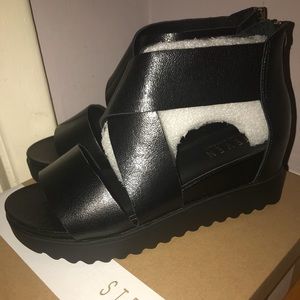 Shoes - Steve Madden Sandal